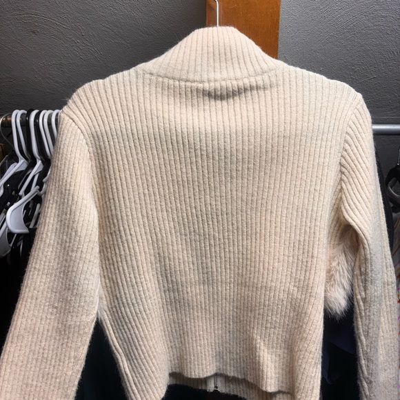 The softest zip up ever! - Picture 4 of 7